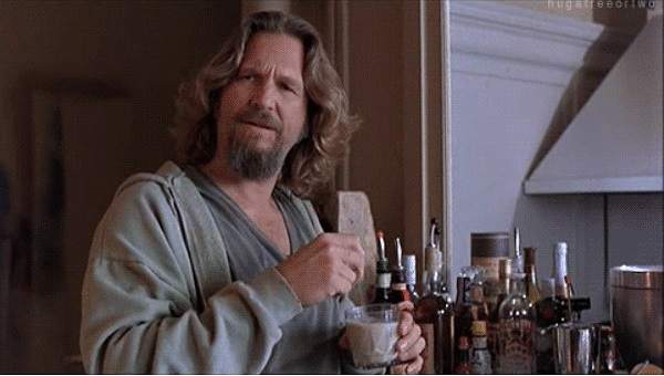 Nam diễn viên gạo cội Jeff Bridges gấy ấn tượng cho khán giả nhờ chiếc áo choàng huyền thoại qua vai diễn Dude.