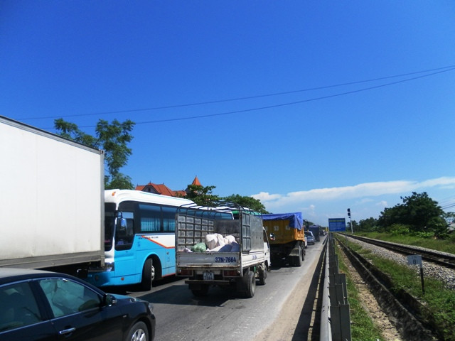 xe tải, xe khách, tai nạn liên hoàn