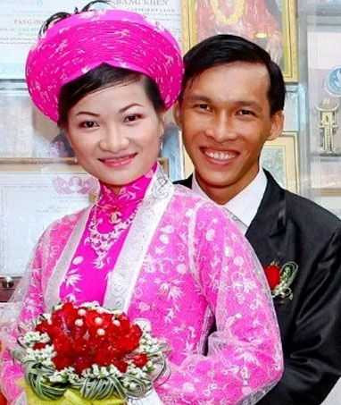 Phạm Ngọc Viễn Linh và Cao Minh Thùy Linh trong ngày cưới.