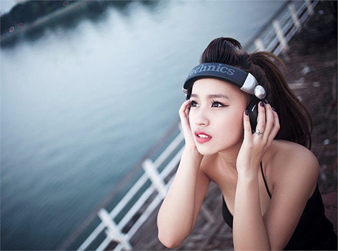 Hiện tại, dù công việc bận rộn nhưng cô vẫn đều đặn hàng tháng gửi tiền về biếu ông bà và tranh thủ về thăm mỗi khi có thời gian. 