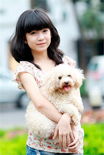 Nguyễn Mai Vy sinh năm 1998, hiện đang là học sinh Trường THCS Chu Văn An, Hà Nội.