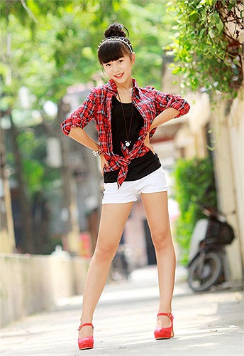 Phạm Phương Anh là tên đầy đủ của cô bạn có biệt danh cực lạ “Ruốc” (vì tóc xoăn) của lớp 9A2 trường THCS Ngô Gia Tự, Hà Nội.