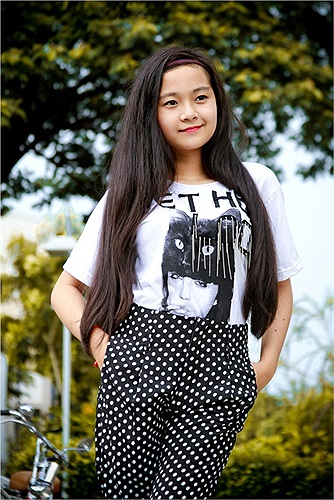 Tam Triều Dâng - cô bạn sinh năm 1998 hiện tại là học sinh lớp 9 trường THCS Trương Vĩnh Ký. 