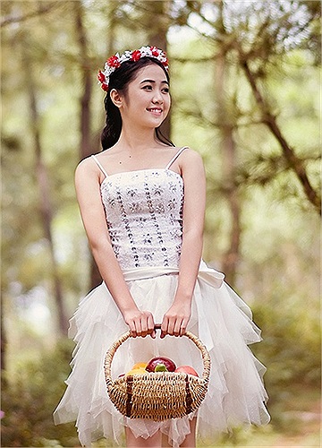 Võ Thị Tính, cô gái sinh năm 1998 hiện đang là học sinh lớp 9 trường THCS Nguyễn Bá Phát, TP Đà Nẵng