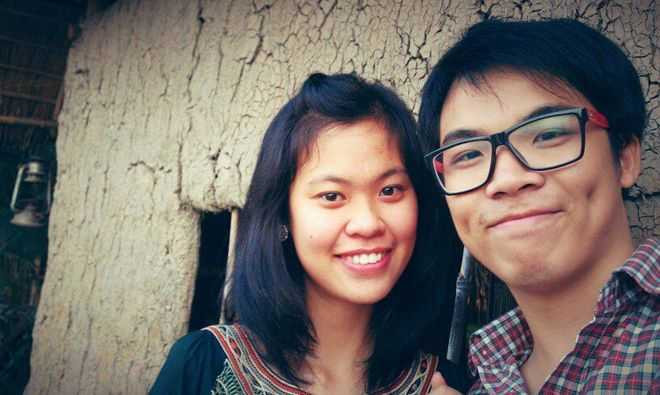 Đại gia bút chì" Đặng Ngọc Vinh bên xưởng bút chì của mình.