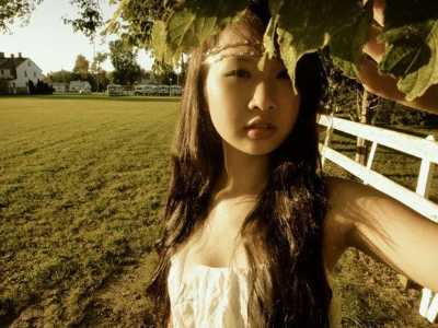 Eva rạng rỡ trong ngày tốt nghiệp tại trường St. Margaret's School, Virginia, Mỹ 