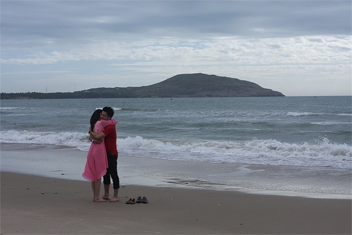 Hoàng Anh vào vai là người ngươi tình sau khi nhân vật của Trang Nhung bỏ chồng, con quay lại showbiz.