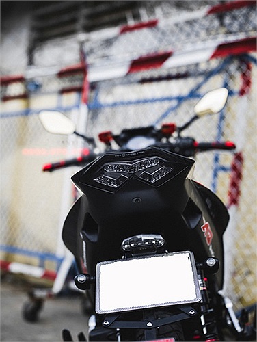 Đuôi xe thiết kế đậm chất thể thao.