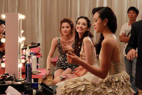 âm mưu giày gót nhọn