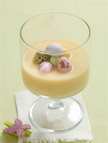 Canxi và phốt phát trong sữa chua có thể giúp cân bằng độ pH trong miệng nhằm ngăn ngừa các lỗ hổng trong răng. Sữa chua cũng là một nguồn giàu canxi giúp duy trì xương và răng chắc khỏe.