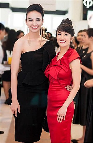 Dường như Hồng Nhung là người phụ nữ không chịu sự tác động quá lớn của thời gian, cô Bống ngày nào vẫn trẻ trung và xinh đẹp.