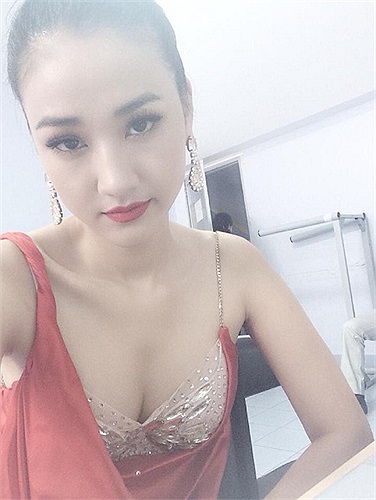Người đẹp khoe nhan sắc nổi bật không tì vết.