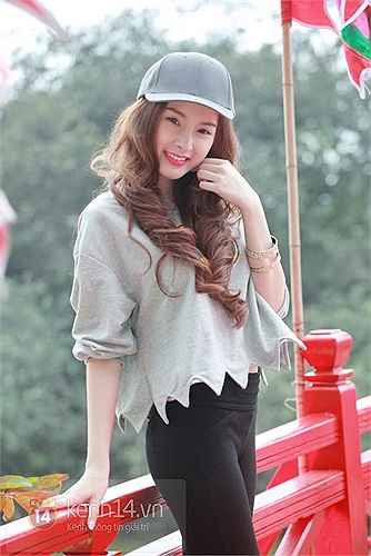 Hình ảnh đời thường khỏe khoắn, hiện đại của Angela Phương Trinh.