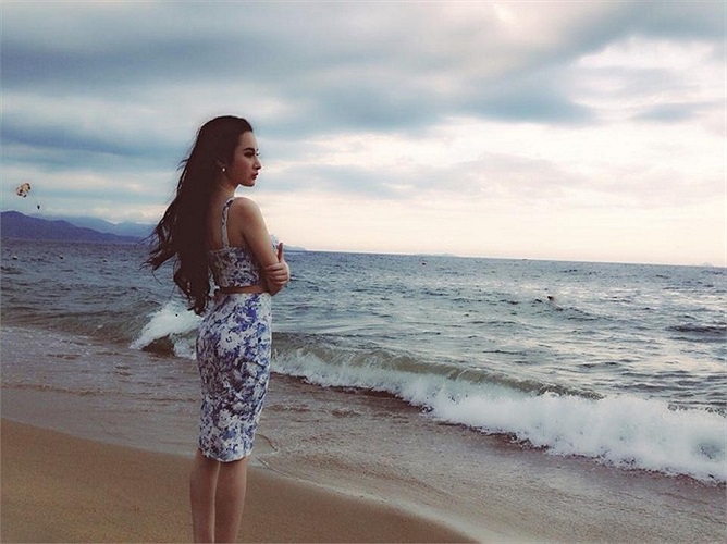 Angela Phương Trinh tự nhận cô đã làm mọi người thất vọng, không ít người cho rằng Bà mẹ nhí ngày xưa gần như đã chết, và đặt cho cô biệt danh Nữ hoàng thị phi.