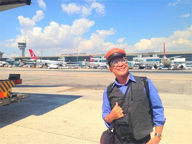 MC Thanh Bạch bay đi bay về liên tục để chạy show dẫn chương trình.