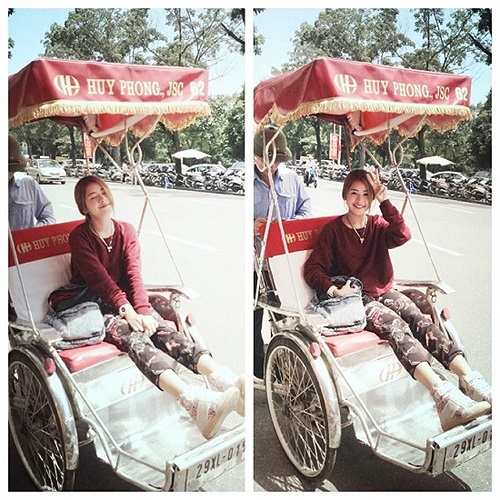 Chi Pu cũng dạo phố bằng xích lô.