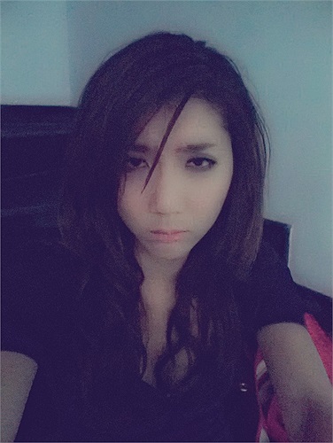 Ngọc Quyên mặt bơ phờ vì mệt mỏi.