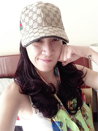 Pha Lê và thời trang trung thành ở sân bay.