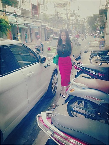 Với số đo 3 vòng nóng bỏng, Trà Ngọc Hằng luôn nổi bật với phong cách quyến rũ chết người.