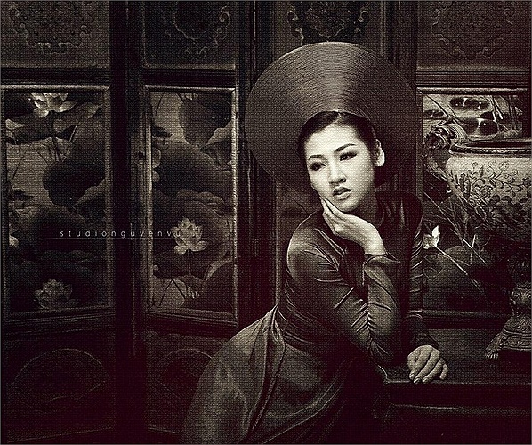 Tú Anh chững chạc trong bức ảnh mới.