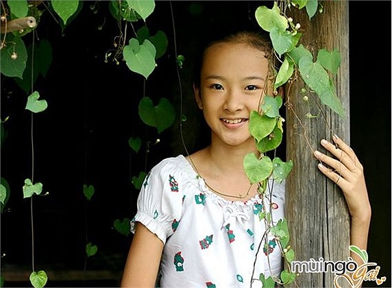 Thời kỳ đầu theo nghiệp diễn, Angela Phương Trinh thu hút các đạo diễn bởi nét ngây thơ và gương mặt thông minh, lém lỉnh.