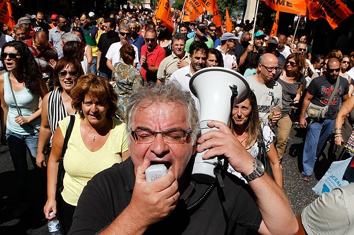 Công nhân viên chức ở Athens, Hy Lạp tổ chức cuộc biểu tình kéo dài 48 giờ đồng hồ.