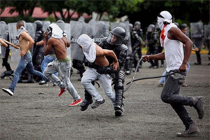 Nhiều thành viên quân đội tham gia chống bạo động ở Cali, Colombia