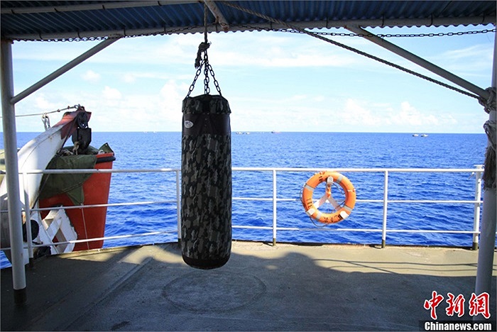 Dụng cụ thể thao dành cho các thuyền viên. Tàu dài 113,5 m và rộng 15,5 m, được trang bị các thiết bị hiện đại là tàu ngư chính có trọng lượng lớn nhất và tốc độ nhanh thứ hai trong số các tàu ngư chính của Trung Quốc