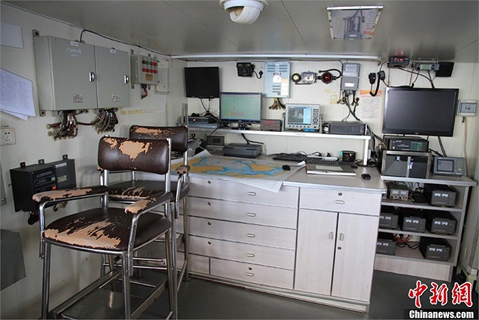 Buồng lái bên trong tàu Ngư chính 311