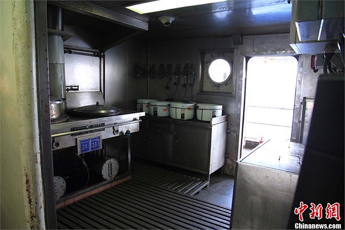 Phòng bếp trên tàu Ngư chính 311