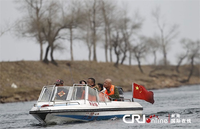 Ngày 6/4/2013, du khách Trung Quốc đi thuyền trên sông Áp Lục ở biên giới Trung Quốc - Triều Tiên