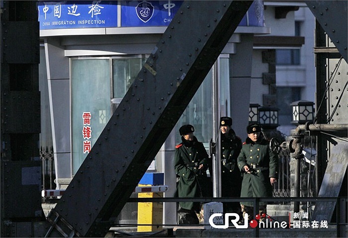 Binh sĩ tại các trạm kiểm soát biên giới Trung Quốc - Triều Tiên ngày 6/4/2013