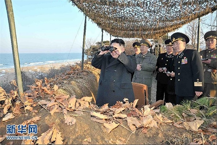 Kim Jong-un quan sát các đơn vị hải quân 324, 287, 597 tập đổ bộ lên đảo hôm 25/3
