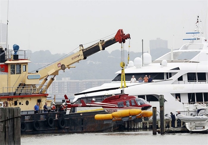 Cứu hộ khẩn cấp trực thăng tham quan gặp nạn trên sông Hudson