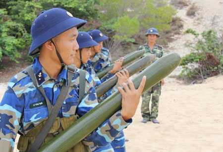 Chiến sĩ mới Hải quân “tăng tốc” trên thao trường 