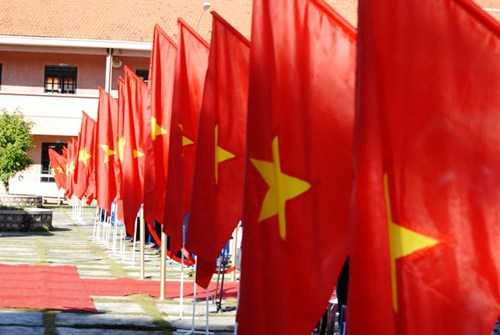 Ảnh: Chủ tịch nước nói chuyện với học sinh Đà Lạt