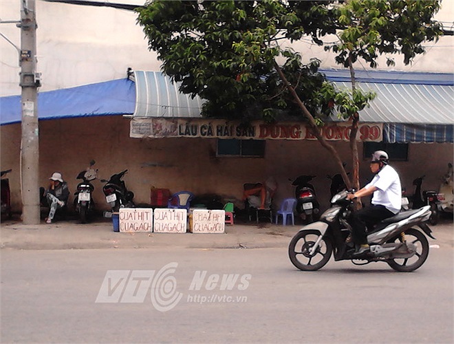 Điểm bán cua trên đường Hàn Hải Nguyên - 3/2(Q.11), chuyên bán cua Cà Mau, giá trên 100.000 đồng/kg.