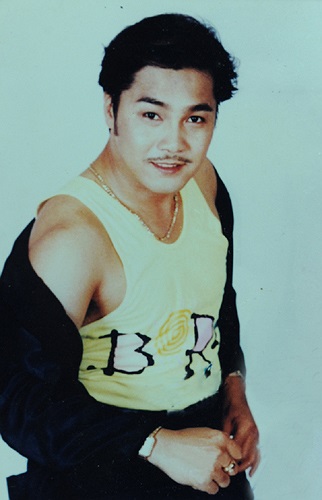 Cái tên Lý Hùng vào thập niên 90 nổi như cồn và quen thuộc với khán giả màn ảnh nhỏ bởi vẻ đẹp trai, tài diễn xuất.