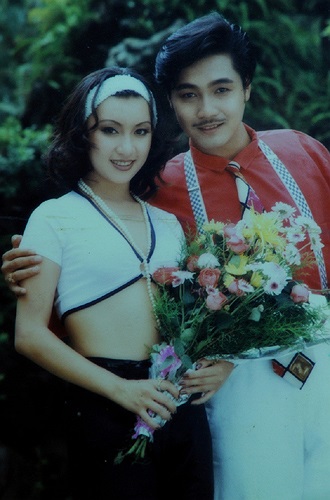 Nhắc đến Lý Hùng, khán giả nhớ anh qua những vai 'hoàng tử bạch mã' bên những người đẹp nhiều nhất. Tuy nhiên, anh chỉ tiết lộ có 1 người yêu khi đóng chung phim là diễn viên Y Phụng