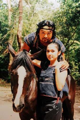 Dưới sự dẫn dắt của Việt minh, thủ lĩnh Kòn Trô dũng cảm, mưu trí hạ gục kẻ thù chung của người Kinh và người Châu Mạ