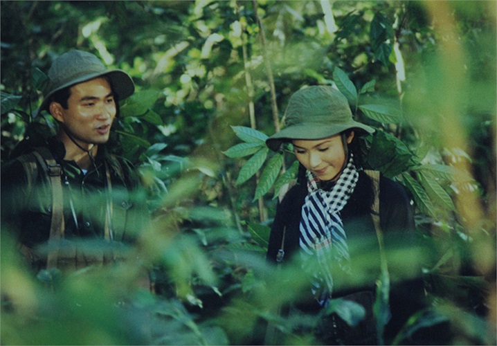 Trong phim, Việt Trinh vào vai nữ giao liên tên Nga.