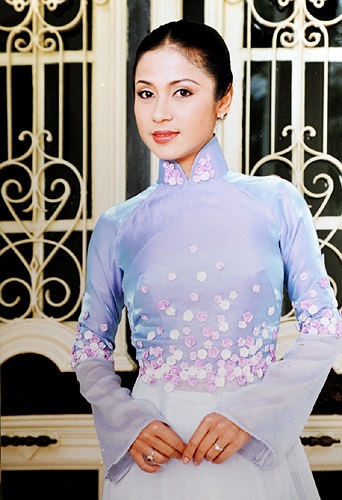 Hiện, Việt Trinh đã trở lại với phim trường với vai trò đạo diễn, nhà sản xuất. Tuy nhiên, nhiều người vẫn nhớ đến cô diễn viên xinh đẹp thuở nào. (Phượng Hoàng tổng hợp thông tin, ảnh tư liệu: Lữ Đắc Long)