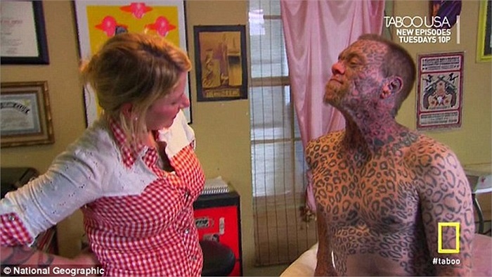 Bố mẹ anh đã khóc thét trong lần đầu thấy anh trong diện mạo này