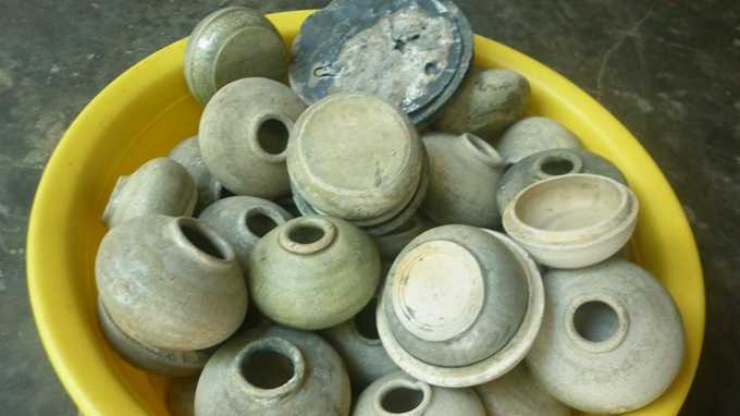 Số đồ gốm được ngư dân xã Tam Hải trục vớt chưa xác định được niên đại, xuất xứ