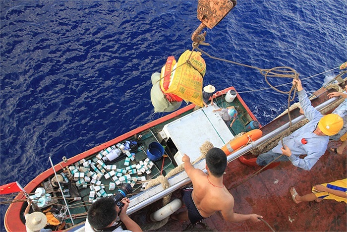 Các tàu cá Trung Quốc hiện đang neo đậu trái phép ở vị trí có tọa độ 6,01 độ vĩ Bắc, 108,48 độ kinh Đông, phía Tây Nam quần đảo Trường Sa 