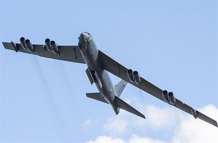 B-52 có khả năng mang tới 31,5 tấn bom thông thường, tên lửa, bom hạt nhân