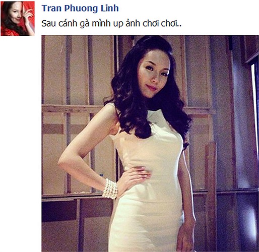 Phương Linh tranh thủ chụp ảnh phía sau cánh gà trong lúc chờ tới lượt mình lên hát.