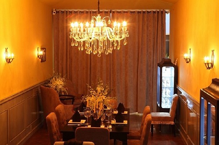 Mới đây, Lý Nhã Kỳ đã giới thiệu cơ ngơi xa hoa bạc tỉ với hệ thống phân phối hàng thời trang cao cấp tại TP HCM.