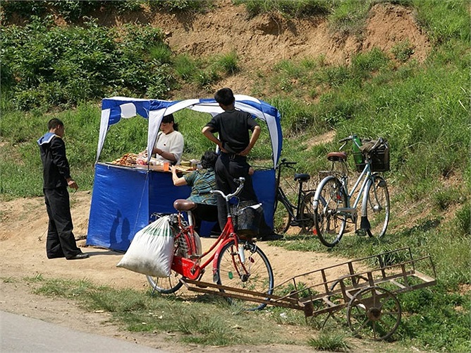 Nhìn ảnh chúng ta có thể thấy bãi biển Nampo không sầm uất nhưng lại được người dân ở đây yêu thích
