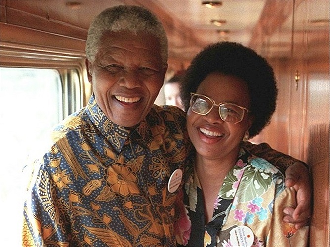 Sau khi ra tù, Nelson đã kết hôn với Winnie, tuy nhiên 2 người đã li dị năm 1995